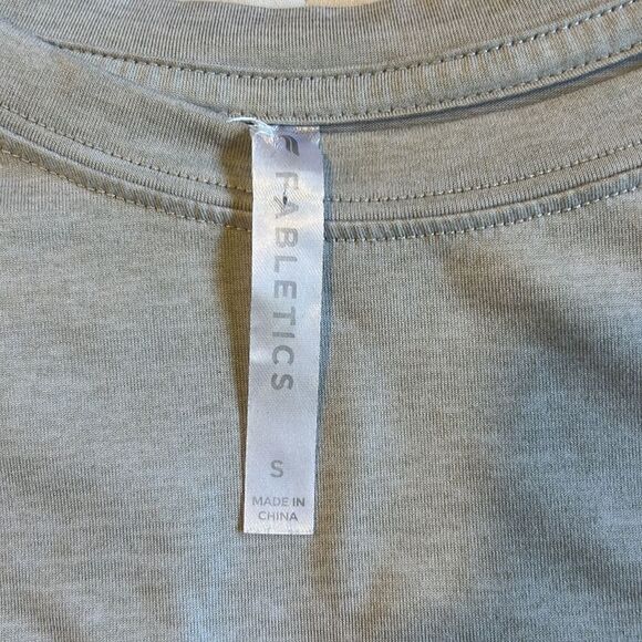 Fabletics Long Sleeve DryFit Tee, Heather Grey, Size SMALL - Picture 4 of 6